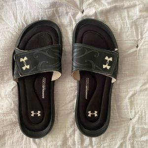 Like New Under Armour Slides - Women’s Size 9